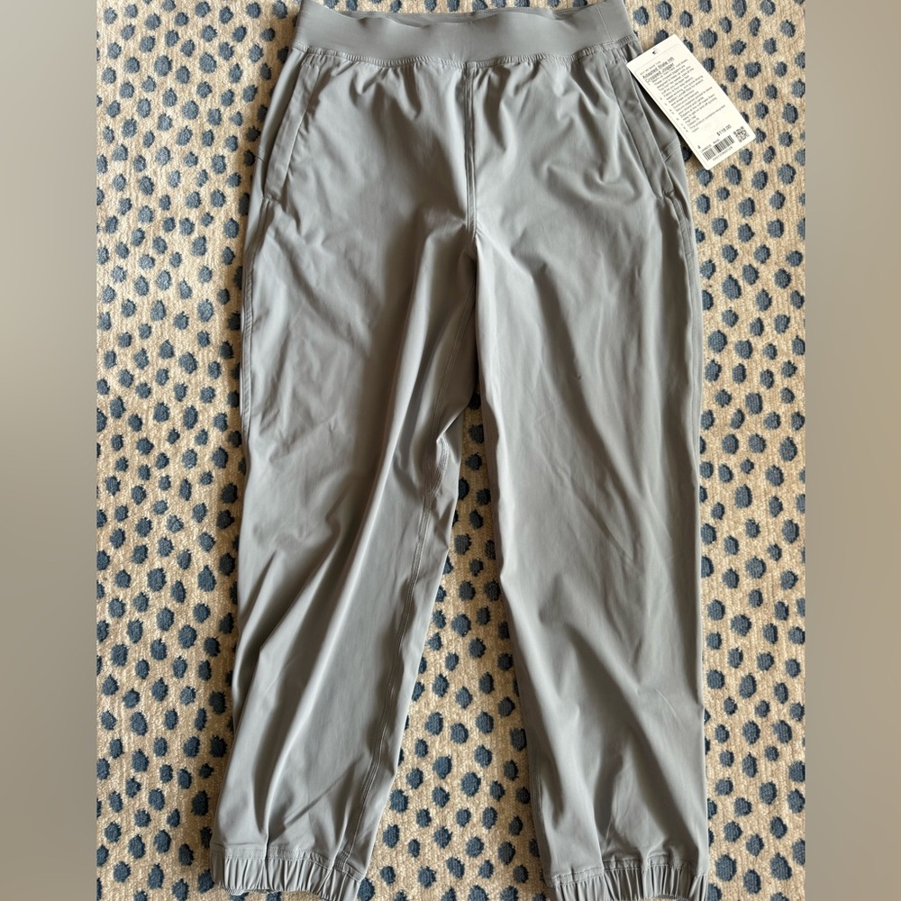 Lululemon Adapted State High-Rise Cropped Jogger. Sz 4. NWT. Gorgeous Grey!